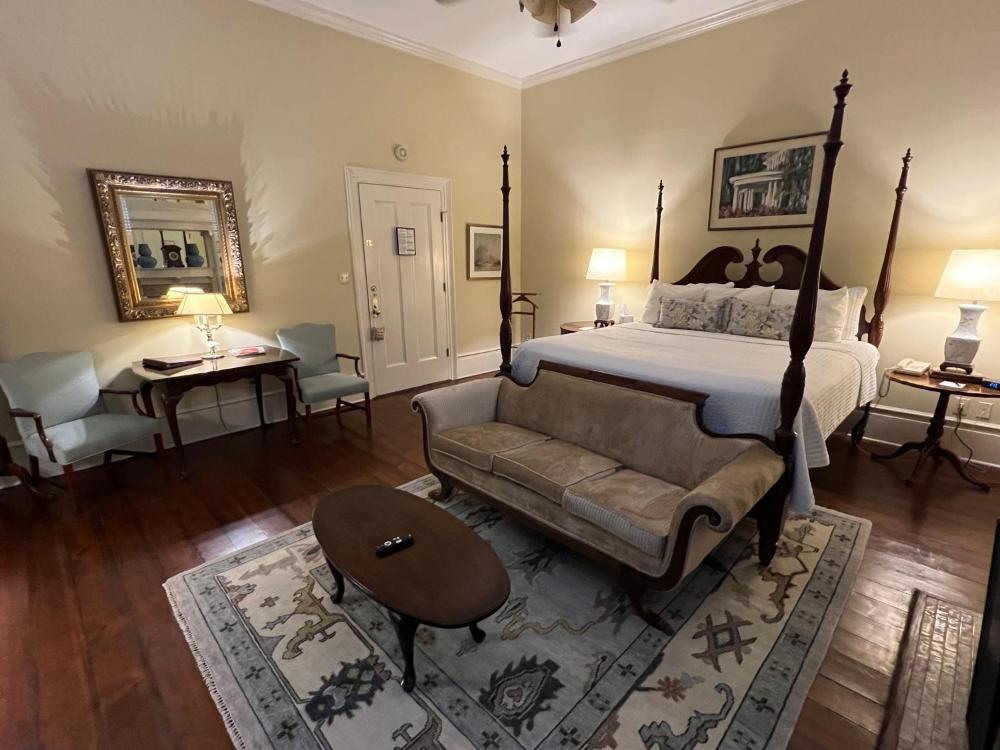 Superior King Room interior