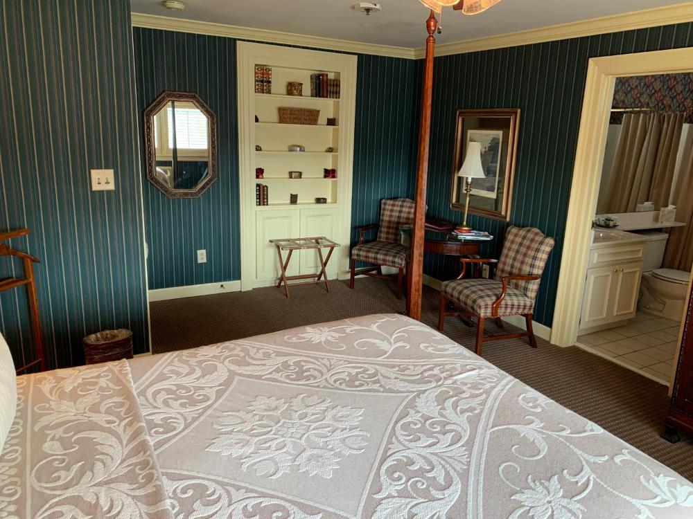 Standard Queen Room interior